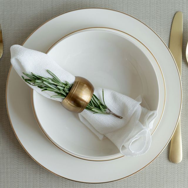 Set Plates Dinner - Contour